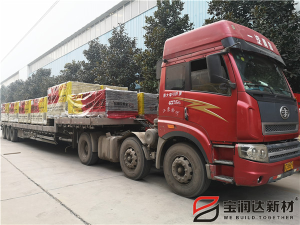 宝润达岩棉一体板装车发货